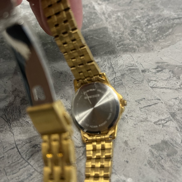 Citizen women’s day date quartz analog watch 28mm case size gold tone running - Picture 3 of 5